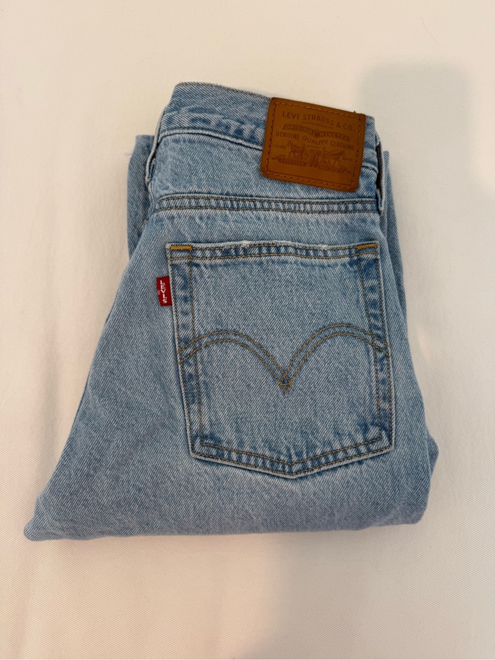 🛍️ 3/$25 Levi’s wedgie light wash 26